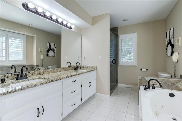 1303 NW Hawk Creek Drive, Blue Springs, MO 64015