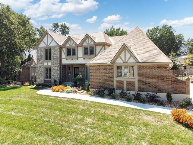 1303 NW Hawk Creek Drive, Blue Springs, MO 64015