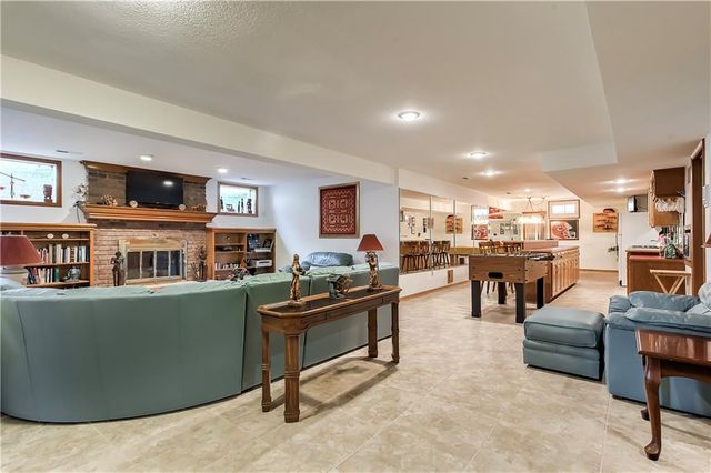 1303 NW Hawk Creek Drive, Blue Springs, MO 64015