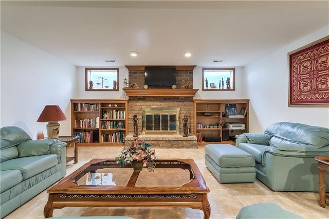 1303 NW Hawk Creek Drive, Blue Springs, MO 64015