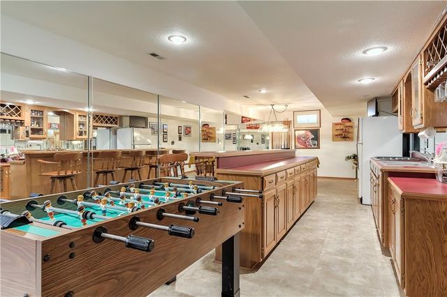 1303 NW Hawk Creek Drive, Blue Springs, MO 64015