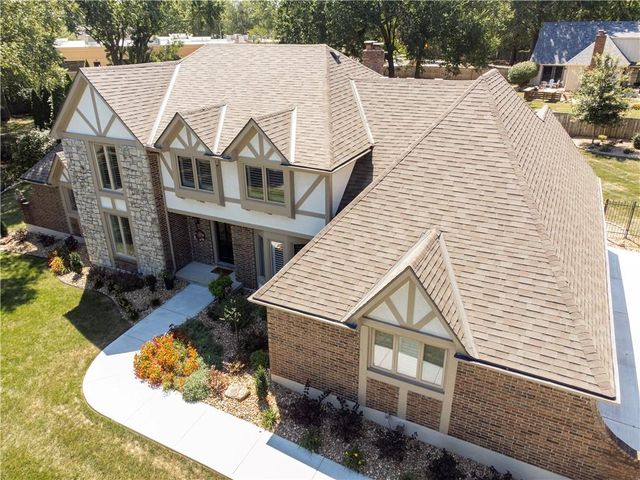 1303 NW Hawk Creek Drive, Blue Springs, MO 64015