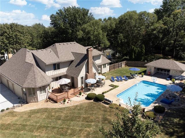 1303 NW Hawk Creek Drive, Blue Springs, MO 64015