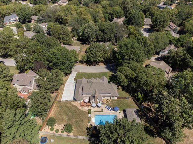 1303 NW Hawk Creek Drive, Blue Springs, MO 64015