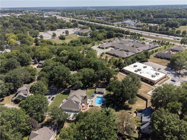 1303 NW Hawk Creek Drive, Blue Springs, MO 64015