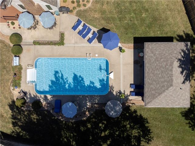 1303 NW Hawk Creek Drive, Blue Springs, MO 64015