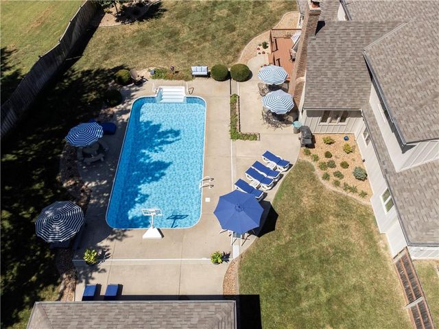 1303 NW Hawk Creek Drive, Blue Springs, MO 64015