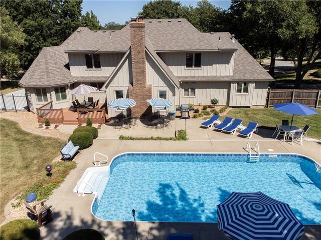 1303 NW Hawk Creek Drive, Blue Springs, MO 64015