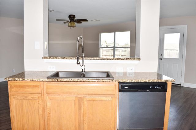 804 Lavaca LOOP, Elgin, TX 78621