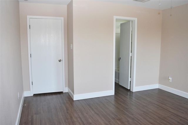 804 Lavaca LOOP, Elgin, TX 78621