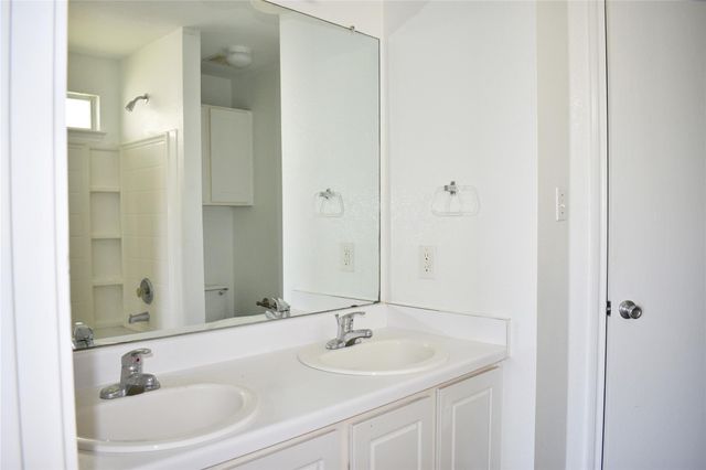 804 Lavaca LOOP, Elgin, TX 78621