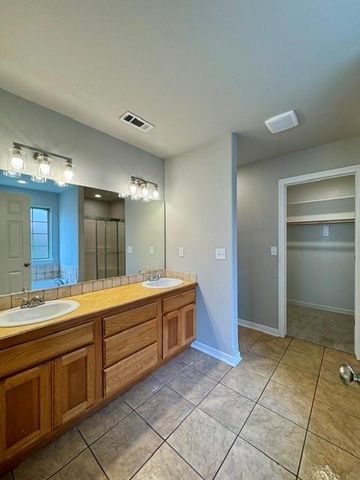 6014 S 36th Street, Rogers, AR 72758