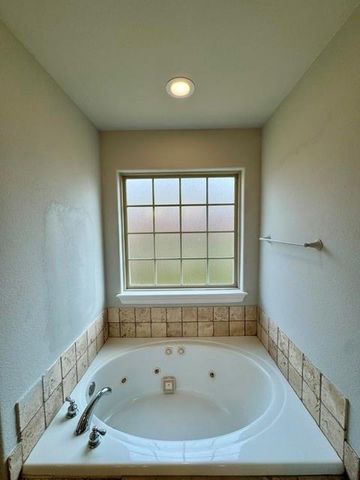 6014 S 36th Street, Rogers, AR 72758