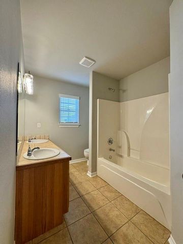 6014 S 36th Street, Rogers, AR 72758