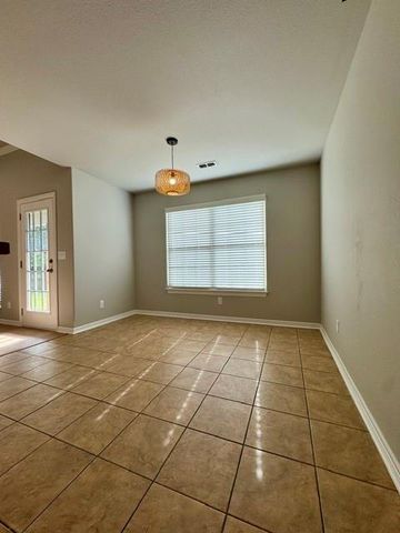 6014 S 36th Street, Rogers, AR 72758