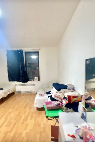84-25 Elmhurst Avenue 1V, Elmhurst, NY 11373