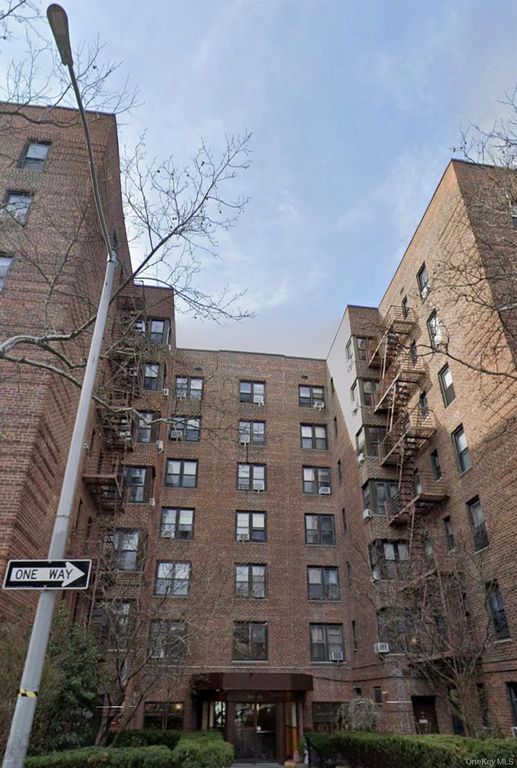 84-25 Elmhurst Avenue 1V, Elmhurst, NY 11373