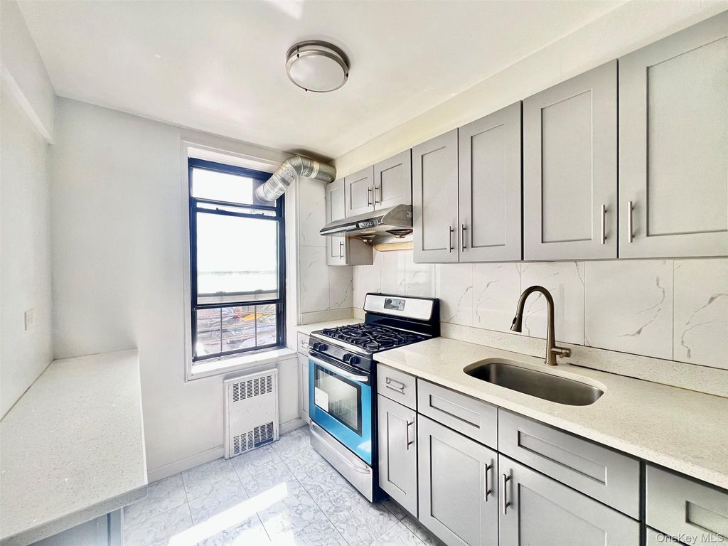 84-25 Elmhurst Avenue 1V, Elmhurst, NY 11373 — photo 2