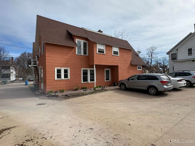 323-325 N Front Street, Marquette, MI 49855