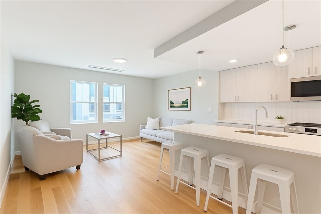 98 Prescott St 1b, Boston, MA 02128