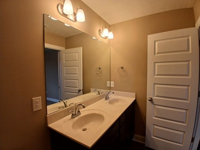 2913 Valley Farms Drive, Christiana, TN 37037