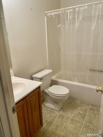 16 Vernon Avenue APT 24, Vernon, CT 06066