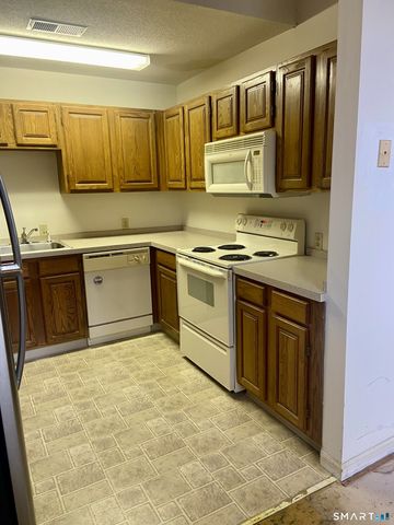 16 Vernon Avenue APT 24, Vernon, CT 06066