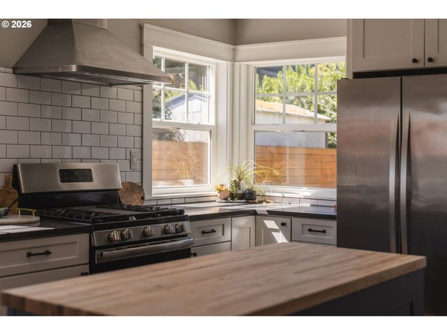 6133 Ne 18TH Ave, Portland, OR 97211