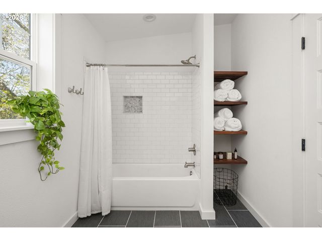 6133 Ne 18TH Ave, Portland, OR 97211