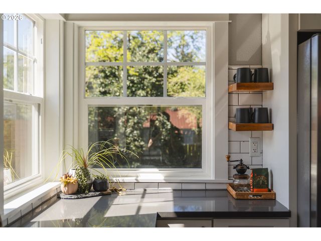 6133 Ne 18TH Ave, Portland, OR 97211