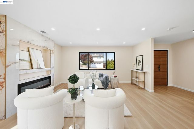 2843 Jennifer Dr, Castro Valley, CA 94546