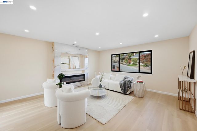2843 Jennifer Dr, Castro Valley, CA 94546