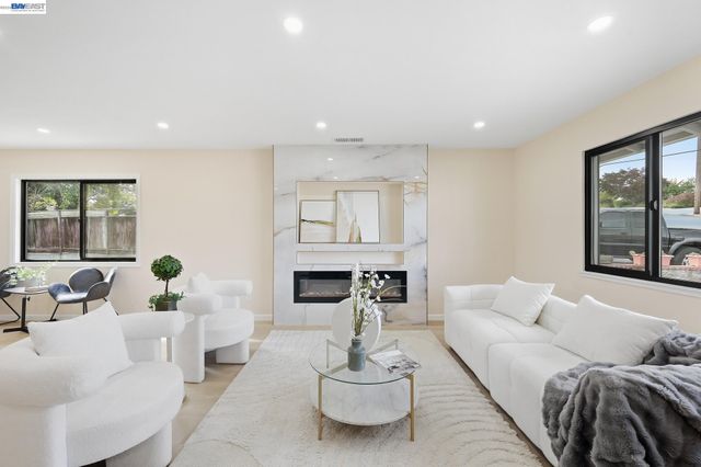 2843 Jennifer Dr, Castro Valley, CA 94546
