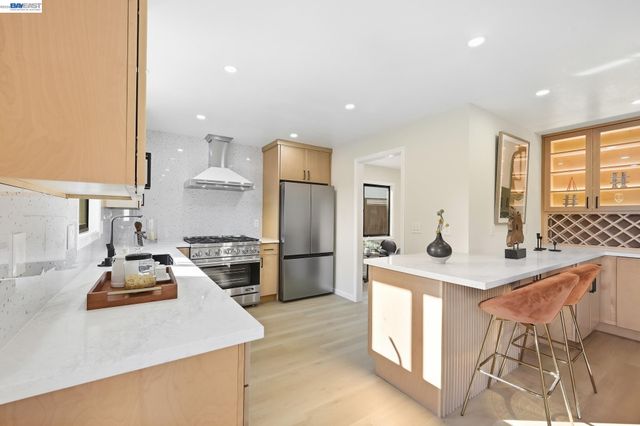2843 Jennifer Dr, Castro Valley, CA 94546