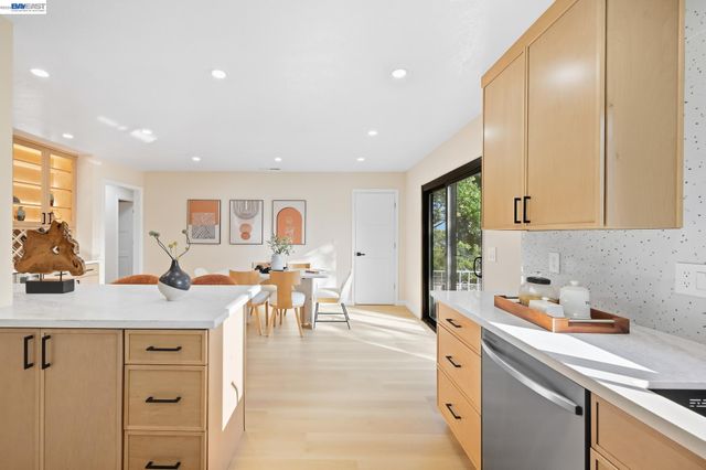 2843 Jennifer Dr, Castro Valley, CA 94546