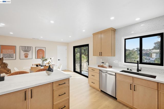 2843 Jennifer Dr, Castro Valley, CA 94546
