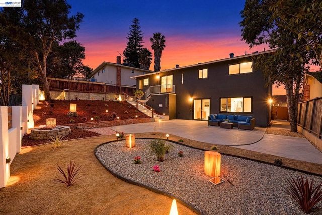 2843 Jennifer Dr, Castro Valley, CA 94546