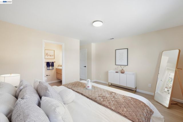 2843 Jennifer Dr, Castro Valley, CA 94546