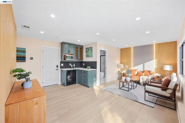 2843 Jennifer Dr, Castro Valley, CA 94546