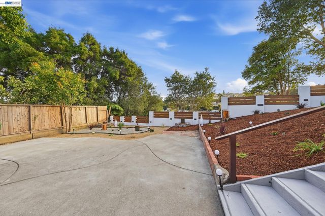 2843 Jennifer Dr, Castro Valley, CA 94546