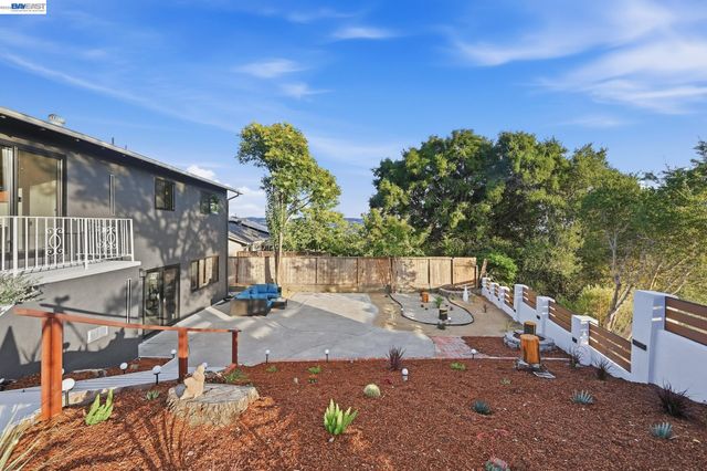 2843 Jennifer Dr, Castro Valley, CA 94546