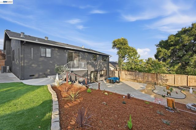 2843 Jennifer Dr, Castro Valley, CA 94546