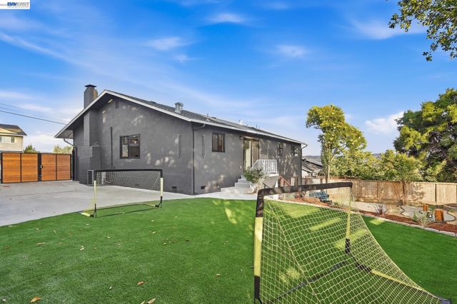 2843 Jennifer Dr, Castro Valley, CA 94546