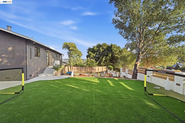 2843 Jennifer Dr, Castro Valley, CA 94546