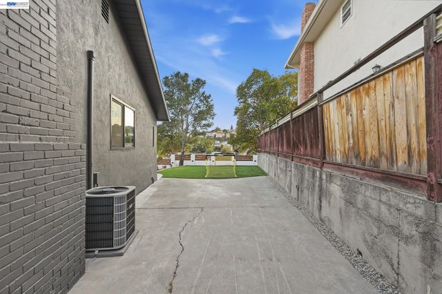 2843 Jennifer Dr, Castro Valley, CA 94546