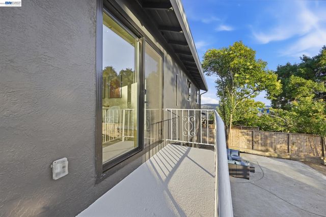 2843 Jennifer Dr, Castro Valley, CA 94546