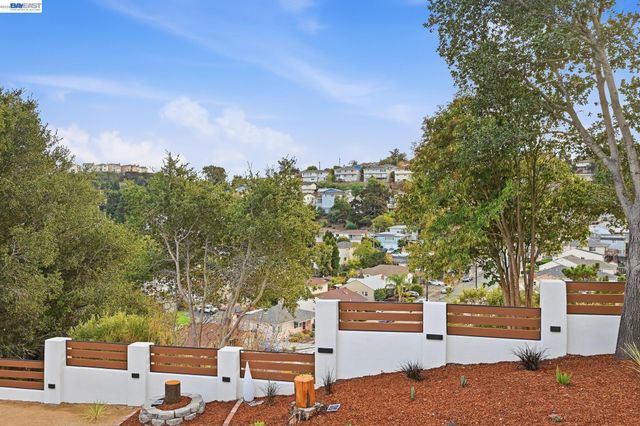 2843 Jennifer Dr, Castro Valley, CA 94546