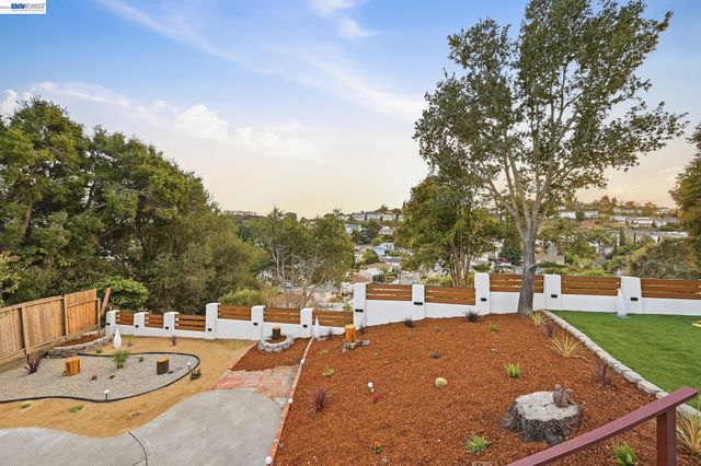 2843 Jennifer Dr, Castro Valley, CA 94546