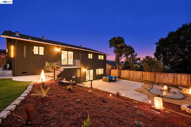 2843 Jennifer Dr, Castro Valley, CA 94546
