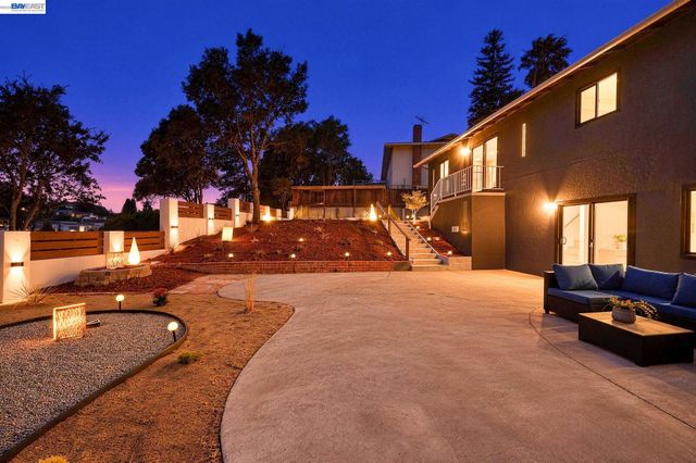 2843 Jennifer Dr, Castro Valley, CA 94546